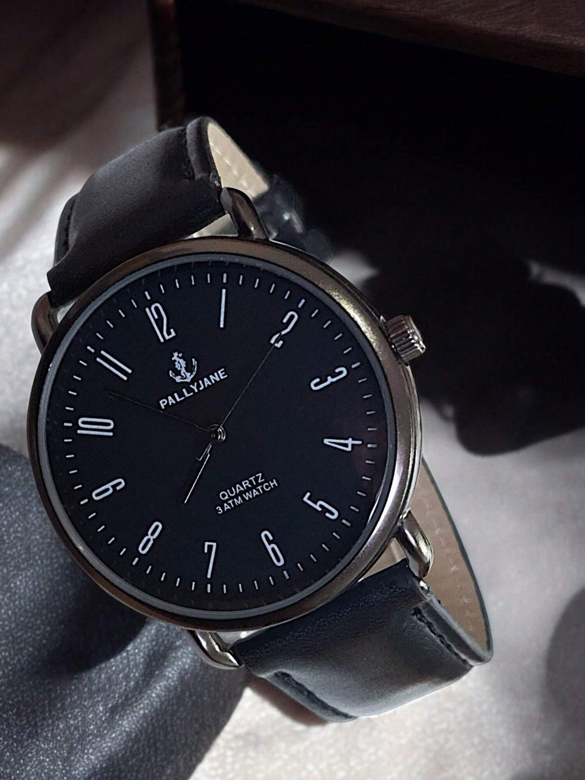 Relógio Minimalista Masculino – Social e Elegante com Pulseira de Couro e Mostrador Preto | Estilo Clássico e Moderno em um Só Acessório