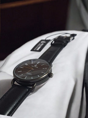 Relógio Minimalista Masculino – Social e Elegante com Pulseira de Couro e Mostrador Preto | Estilo Clássico e Moderno em um Só Acessório