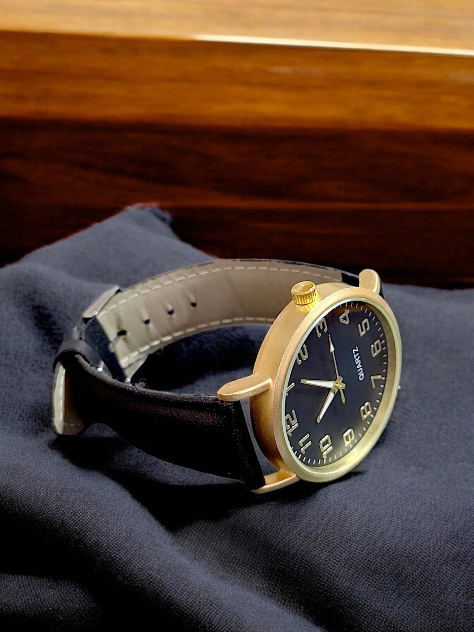 Relógio Social – Analógico de Quartzo com Pulseira de Couro Elegante